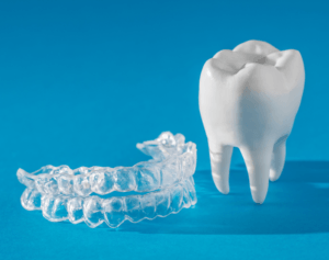Invisalign oder feste Zahnspange